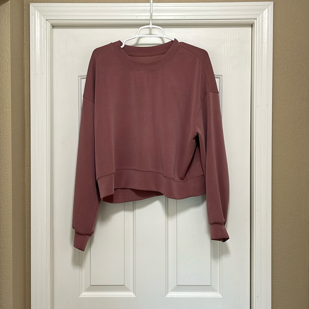 Lululemon Softstreme Perfectly Cropped Crew sz 8